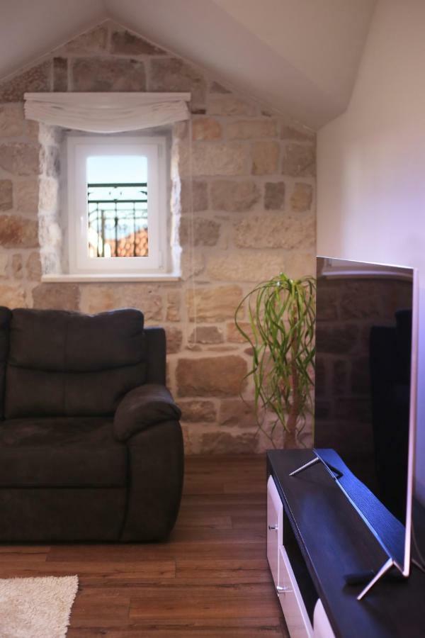 Apartments Dvor - Ap1, Ap2, Ap3 Baska Voda Exterior photo