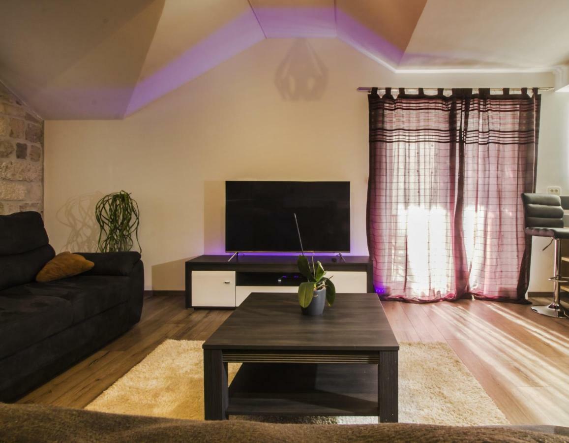 Apartments Dvor - Ap1, Ap2, Ap3 Baska Voda Exterior photo
