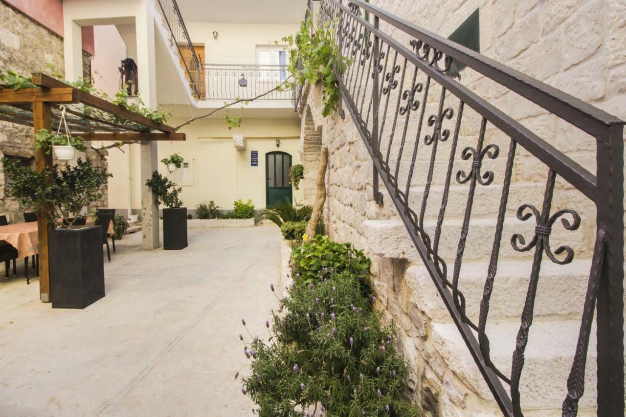 Apartments Dvor - Ap1, Ap2, Ap3 Baska Voda Exterior photo
