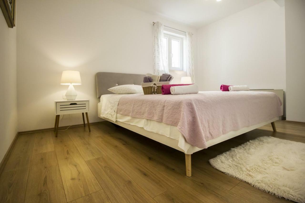 Apartments Dvor - Ap1, Ap2, Ap3 Baska Voda Exterior photo